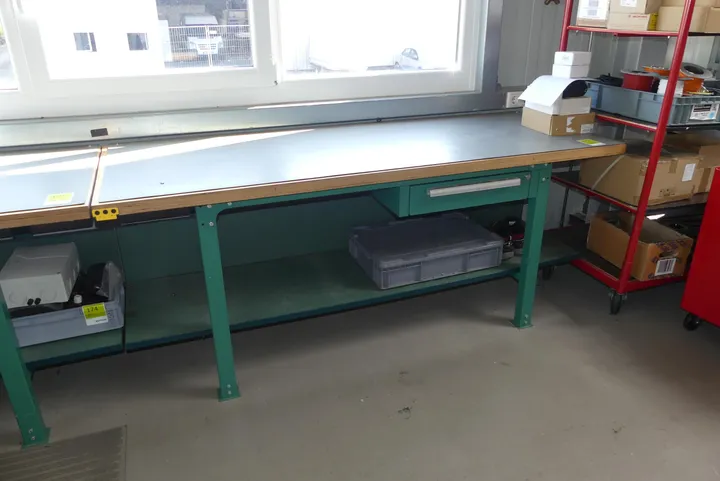 Werktisch, ohne Inhalt Maße in cm ca. 200 x 75 x 85